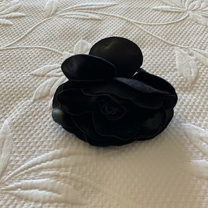 Black faux leather rose elastic ponytail